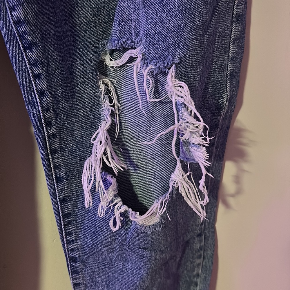 F21 Ripped Relaxed Jeans - Picture 2 of 5